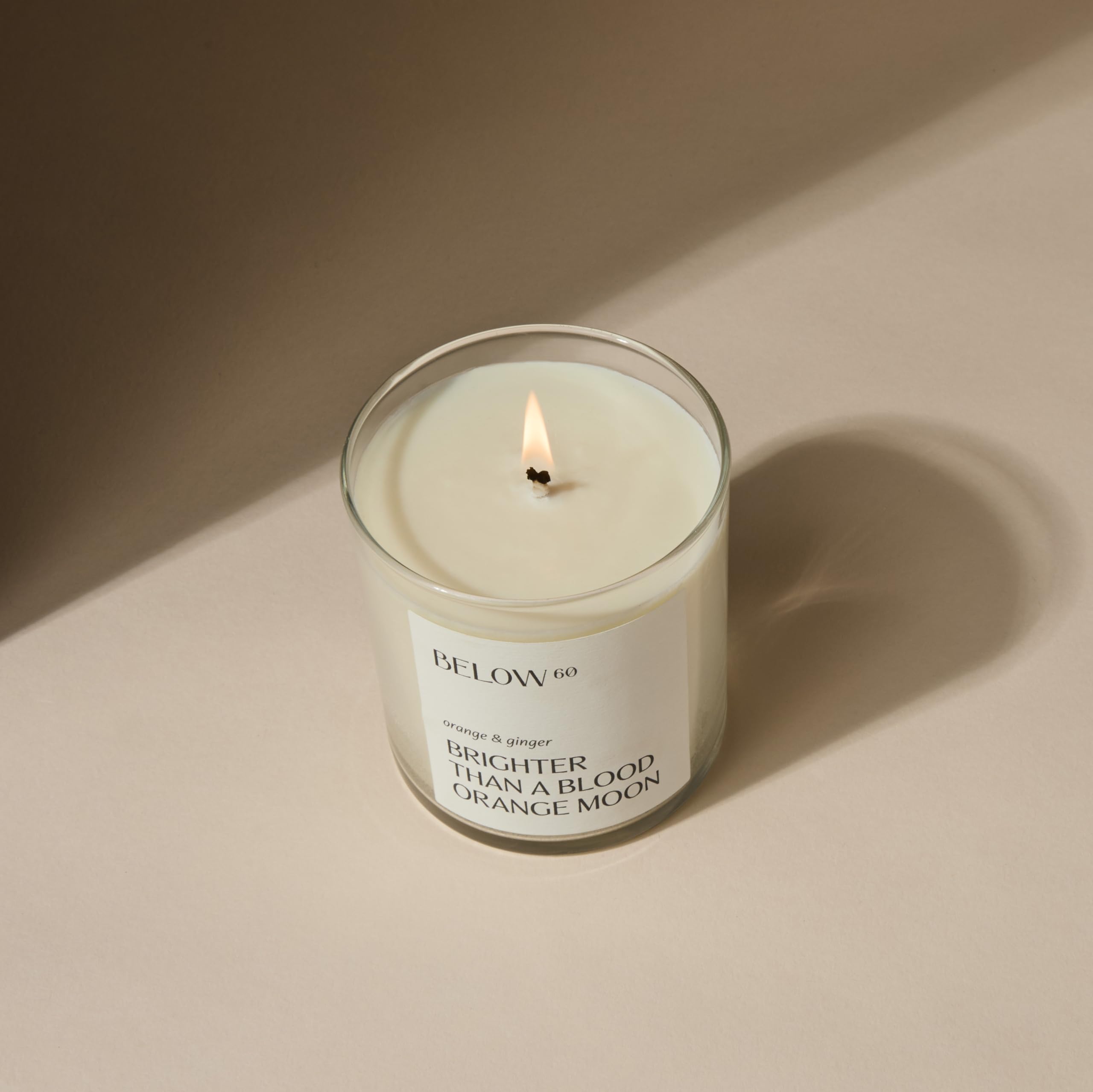 Vela Below 60 envase natural, ideal como regalo aromático.