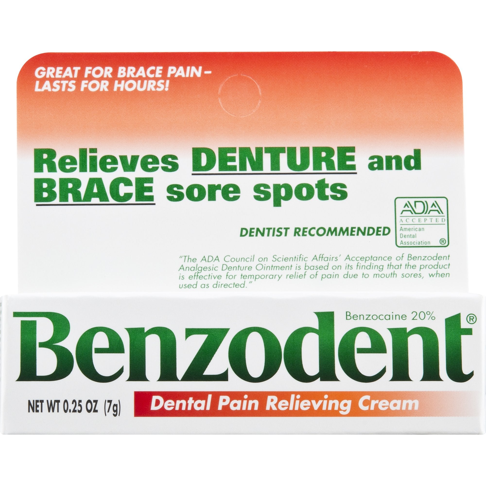 Benzodent crema alivia molestias en encías con gel de fácil aplicación.