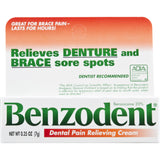 Benzodent crema alivia molestias en encías con gel de fácil aplicación.