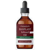 Aceite de berenjena en botella, enfoque frontal, para cuidado suave de la piel con extracto natural