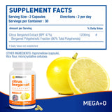 BergaMet Citrus Bergamot: manos sosteniendo el suplemento para iniciar la rutina diaria.