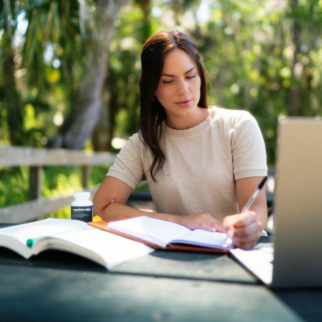 BEST COGNITION Cognitive Edge: estudiante concentrado gracias al suplemento.