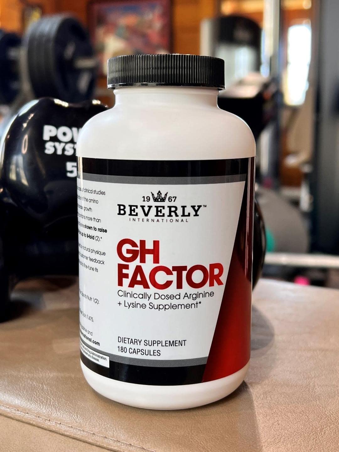 Beverly International GH Factor, producto sobre mesa, indicación de uso nocturno.