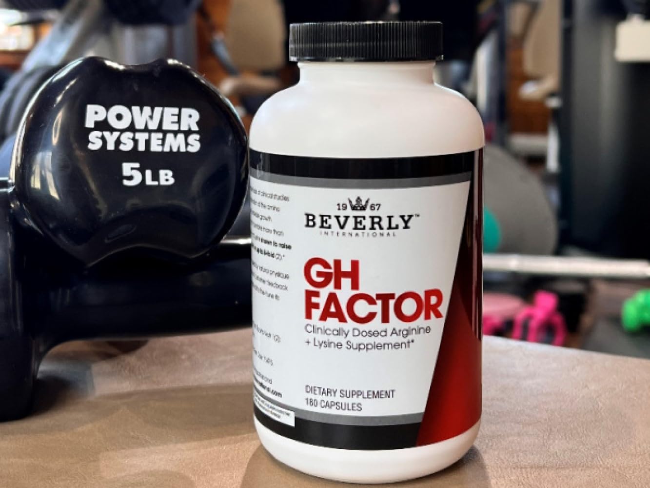 Beverly International GH Factor, cápsulas listas para tomar, posible apoyo a recuperación posentrenamiento.