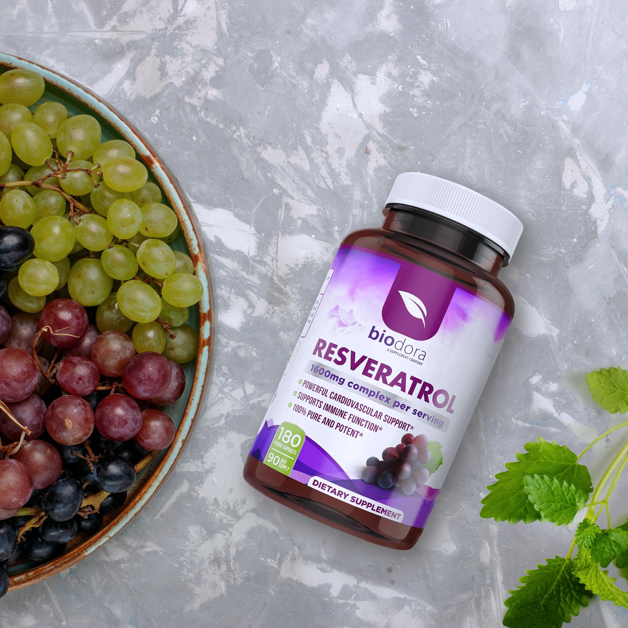 Ingredientes de Biodora Resveratrol 1600mg: acai, té verde y uva