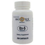 Bio-Tech Pharmacal D3-5 5000 UI, primer plano de cápsulas, ideal para dosis diaria de suplementación.