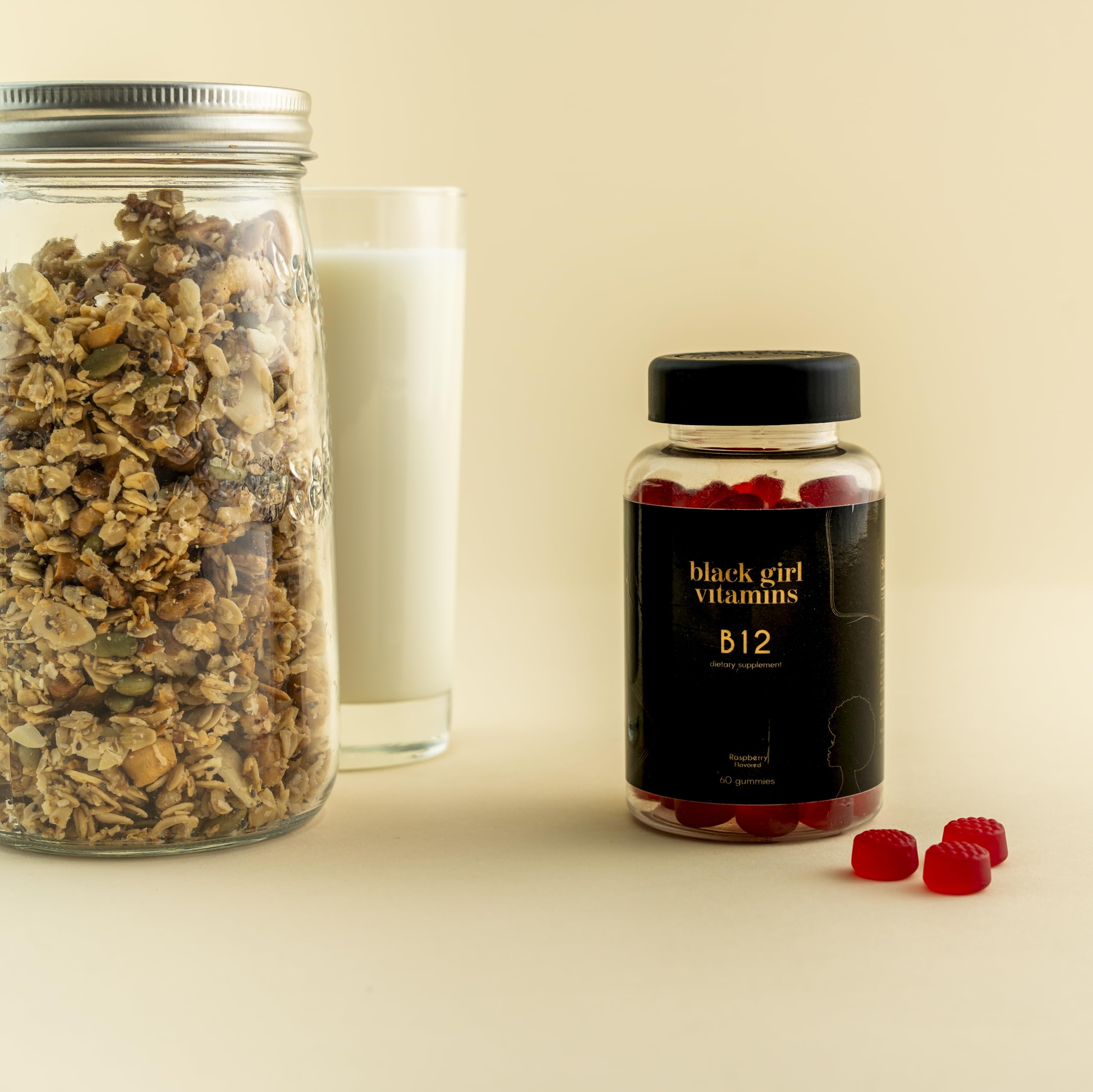 Dos gomitas B12 de Black Girl Vitamins como porción diaria