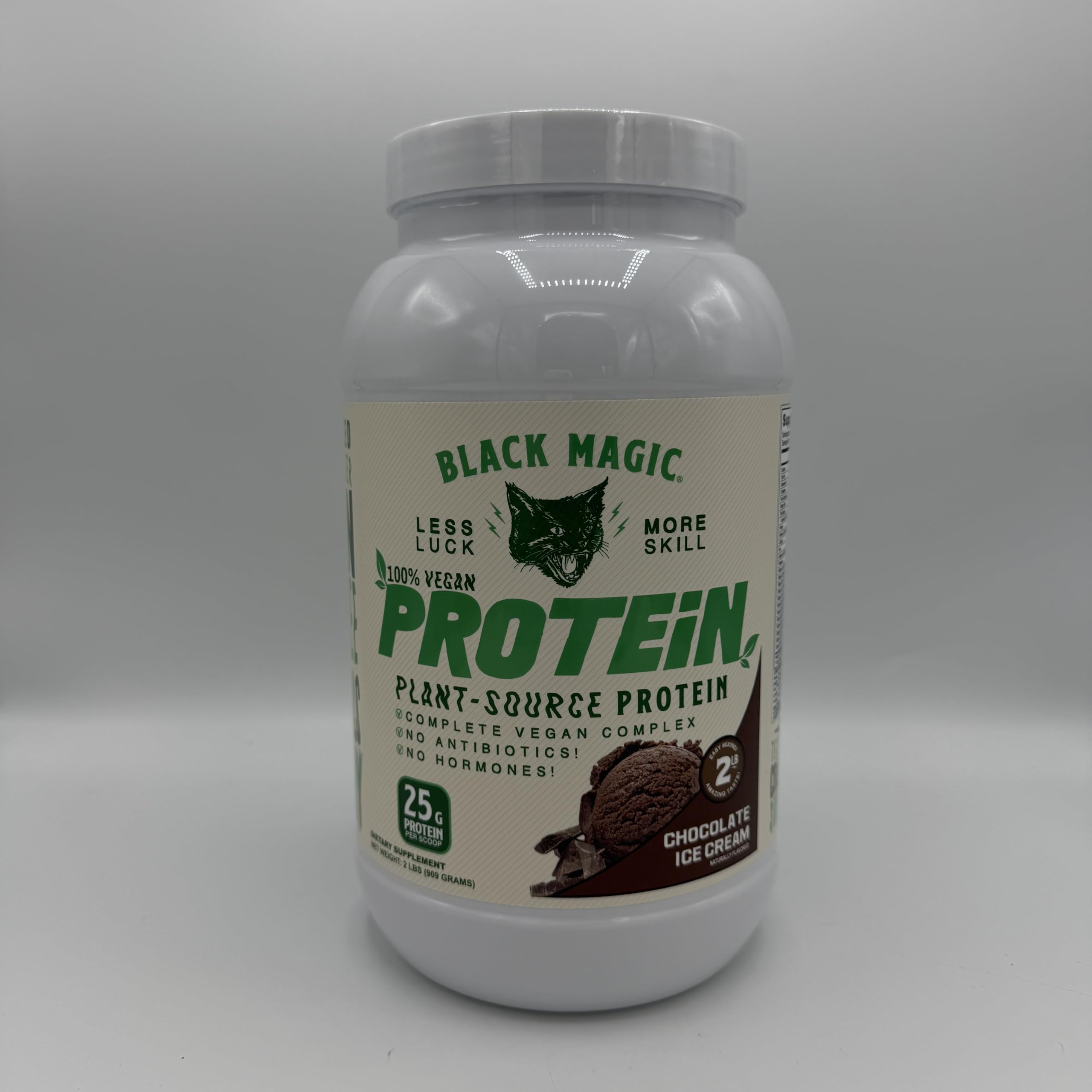 Proteína vegetal Black Magic se mezcla fácilmente en batidos post entrenamiento