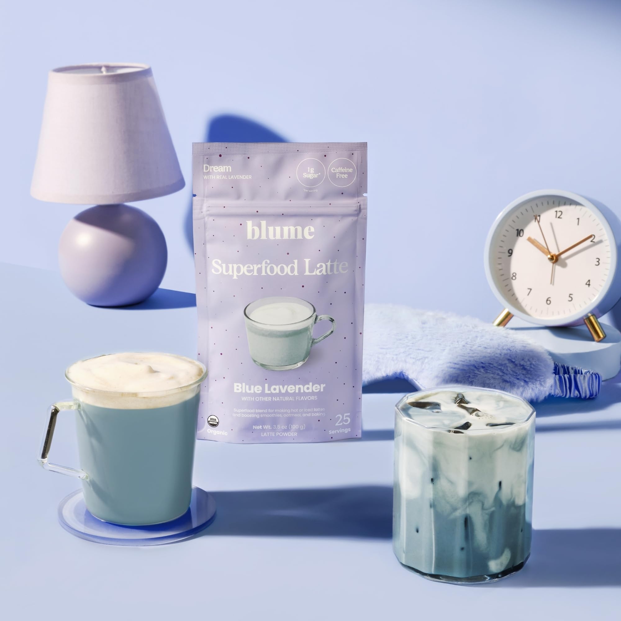 Blume Latte: taza caliente con aroma suave y color azul.