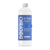 BodyBio e-Lyte en botella, vertido para hidratación limpia durante el entrenamiento