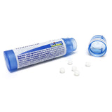 Boiron Causticum sin colorantes ni sabores artificiales, opción limpia.