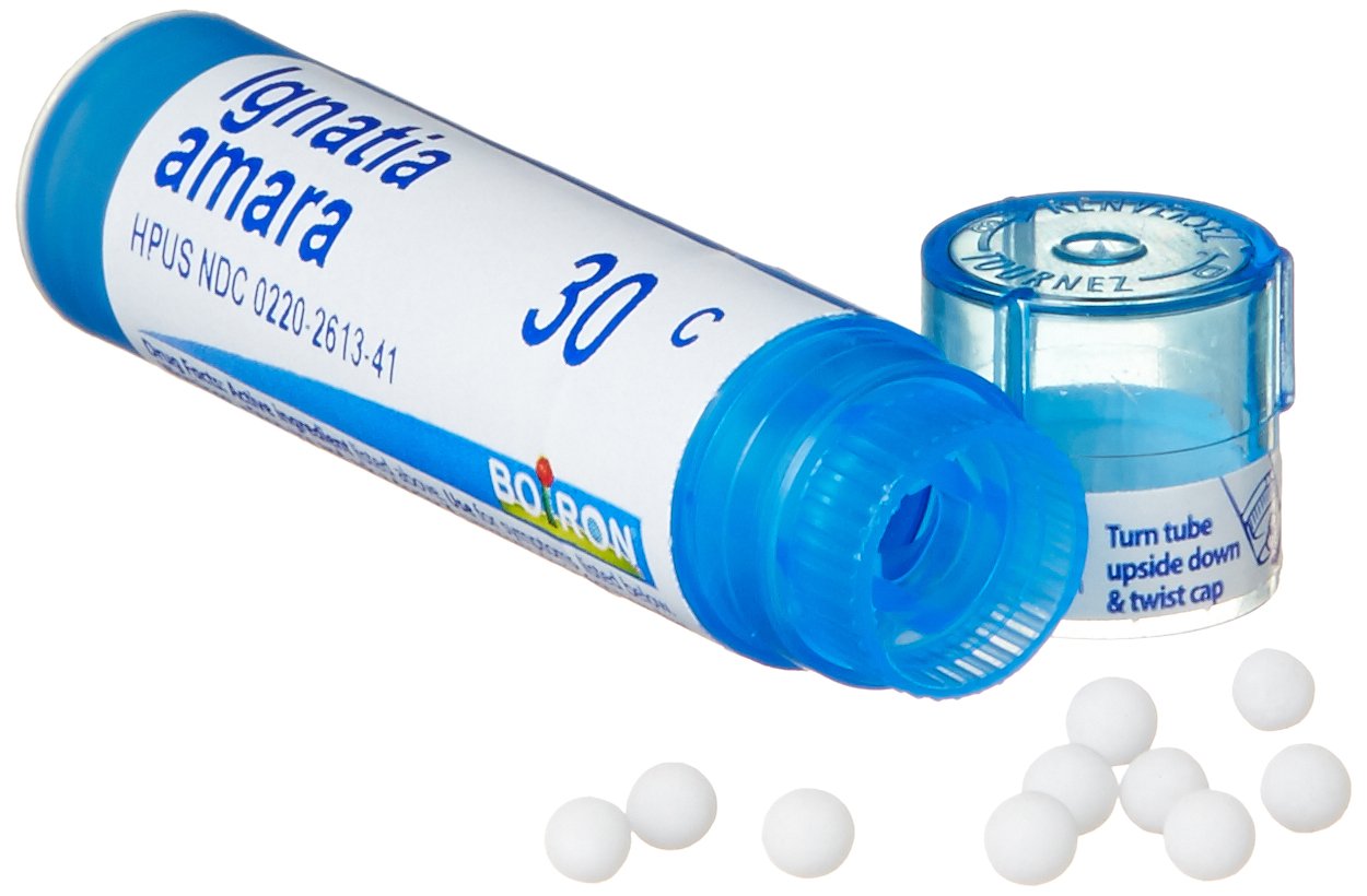 Boiron Ignatia Amara 30C, presentación con vaso para uso cómodo en situaciones de tensión.