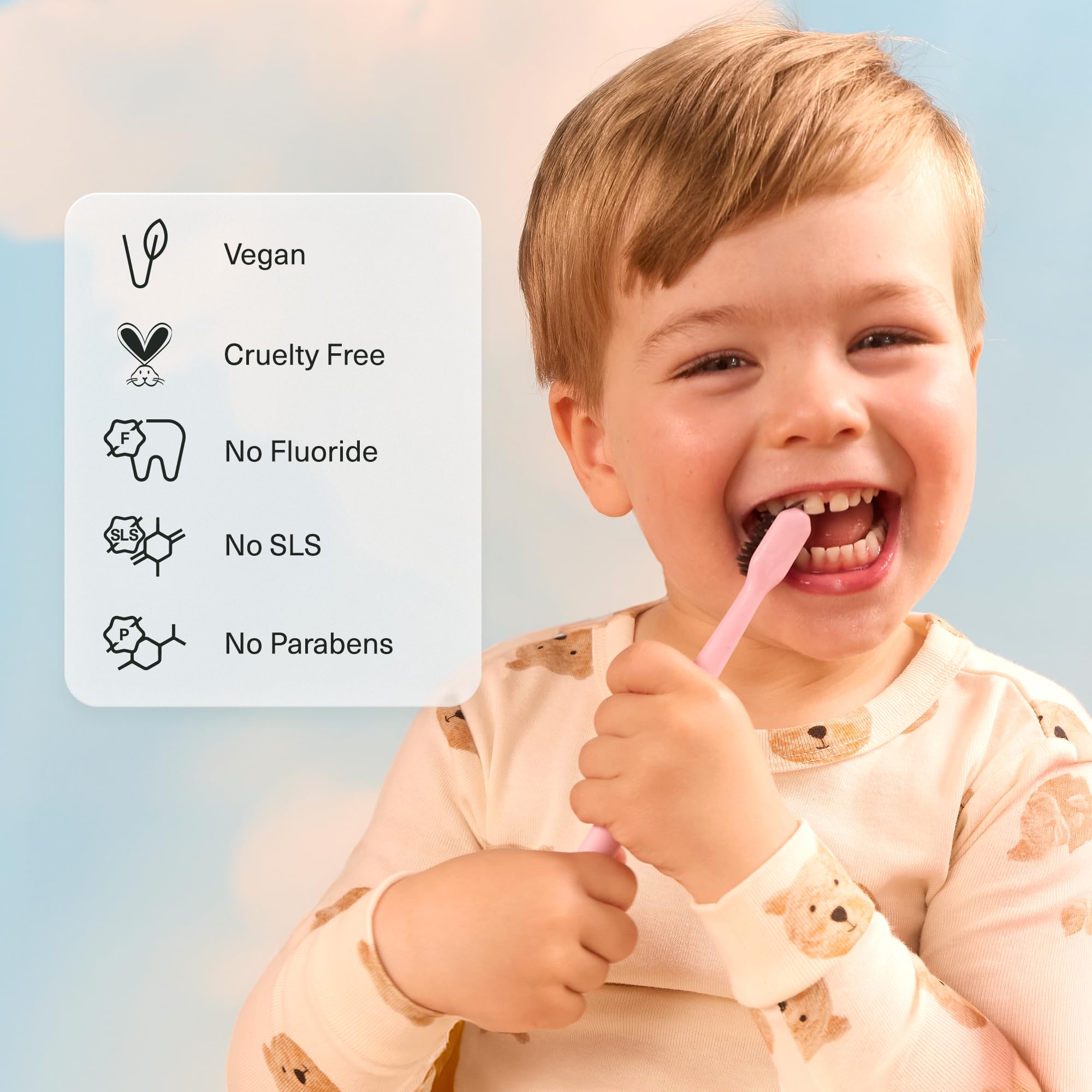 Ninos cepillando dientes con pasta Boka, experiencia suave y segura para niños.