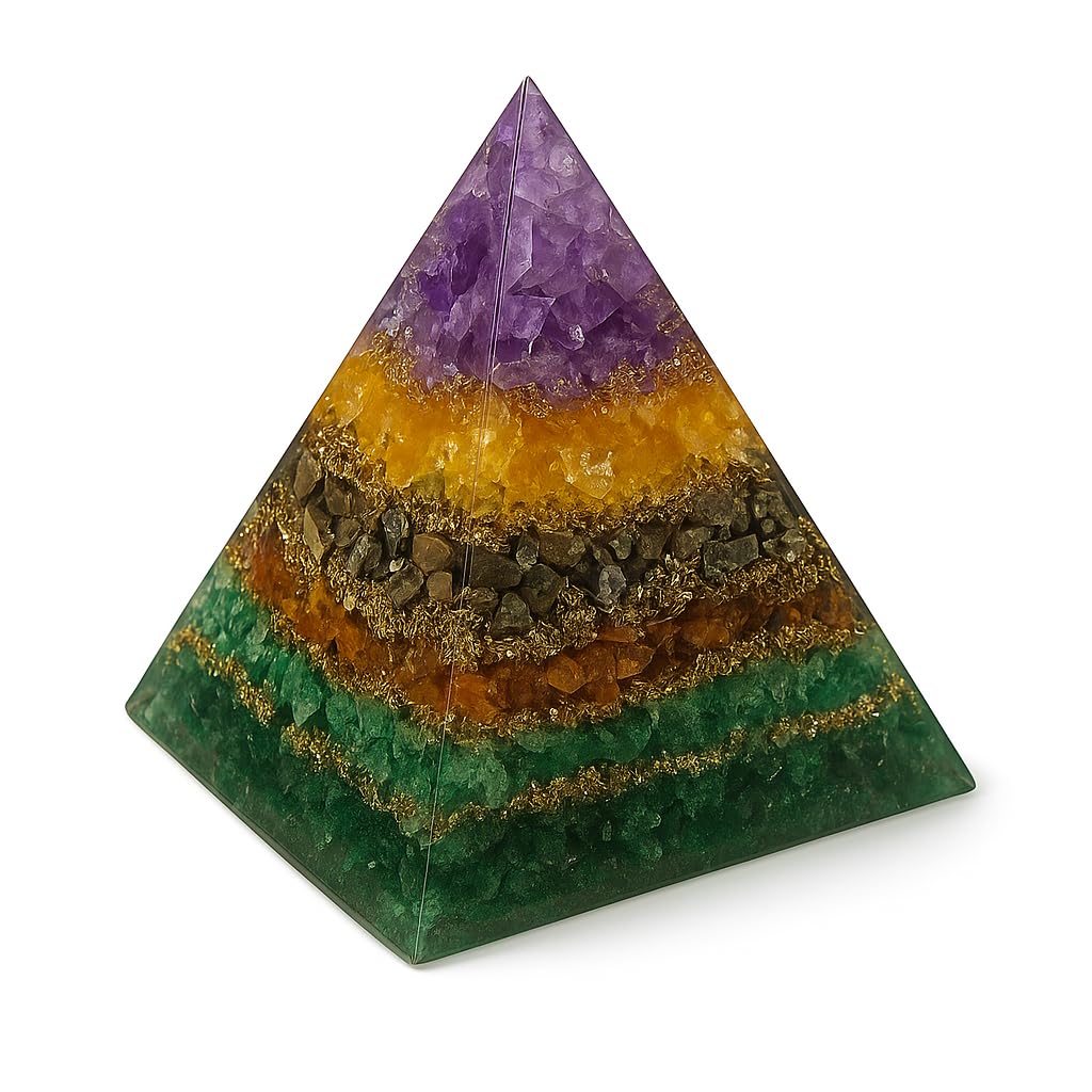 BOMBAY CRYSTALS EXPORT: primer plano de pirámide, decoración energética para espacios serenos.