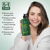 Botanic Hearth Champú, primer plano de espuma; limpieza profunda sin resequedad.