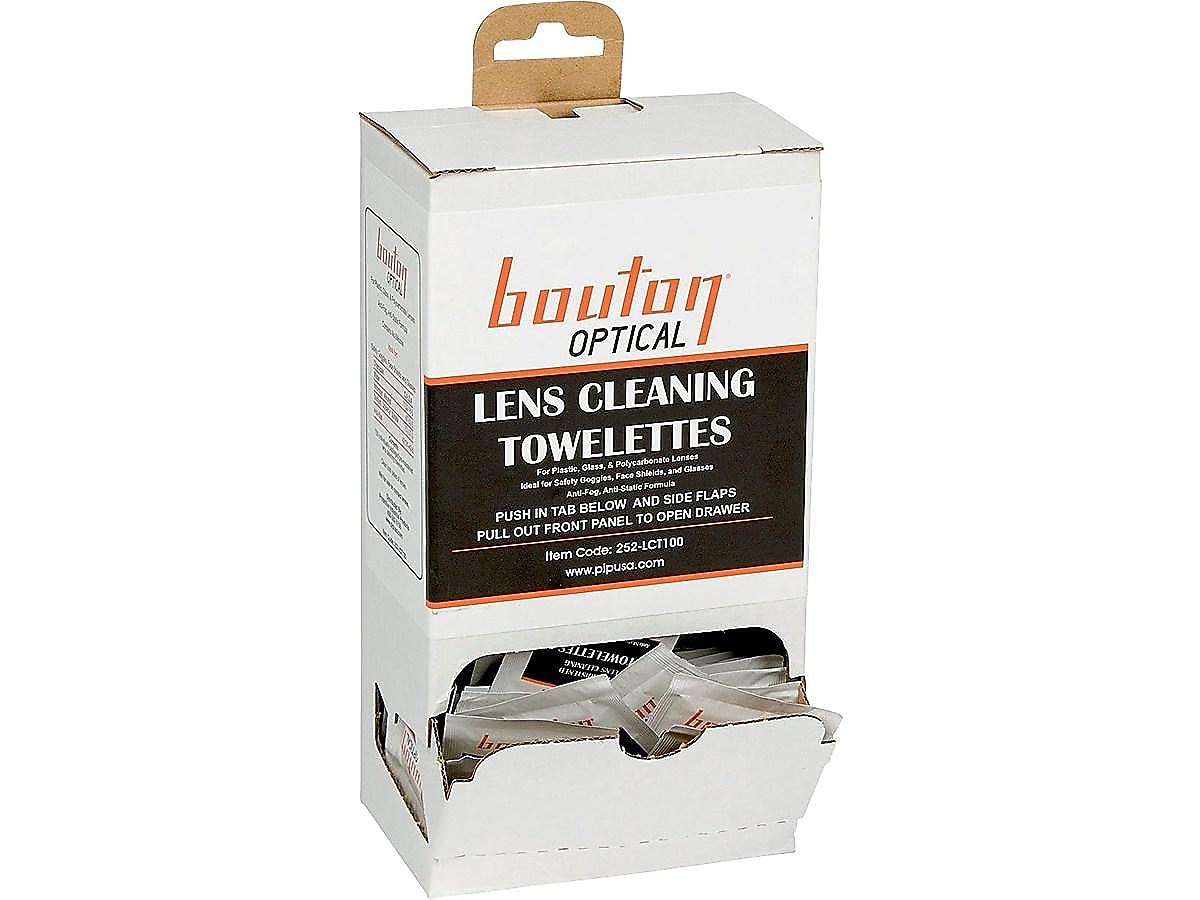 Dispensador Bouton Optical de toallitas para lentes, práctico para mantener gafas limpias.