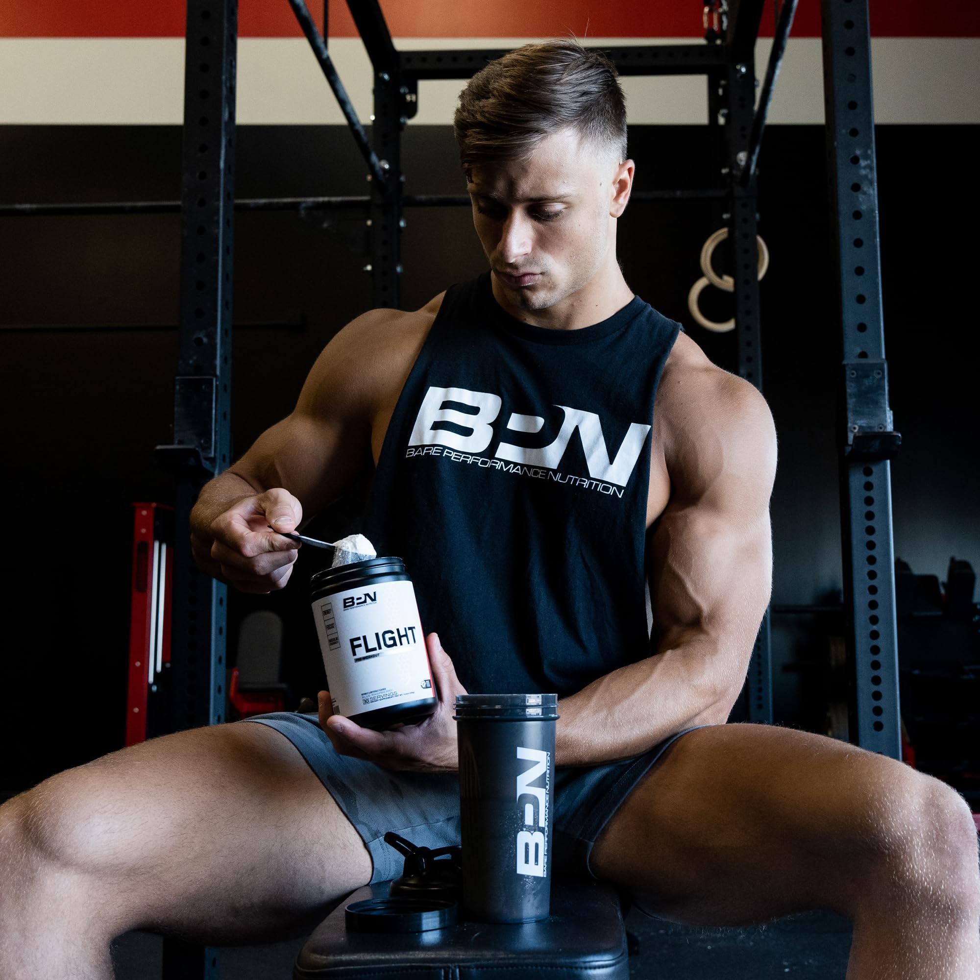 BPN Flight Pre Workout embalaje azul que resalta la marca.