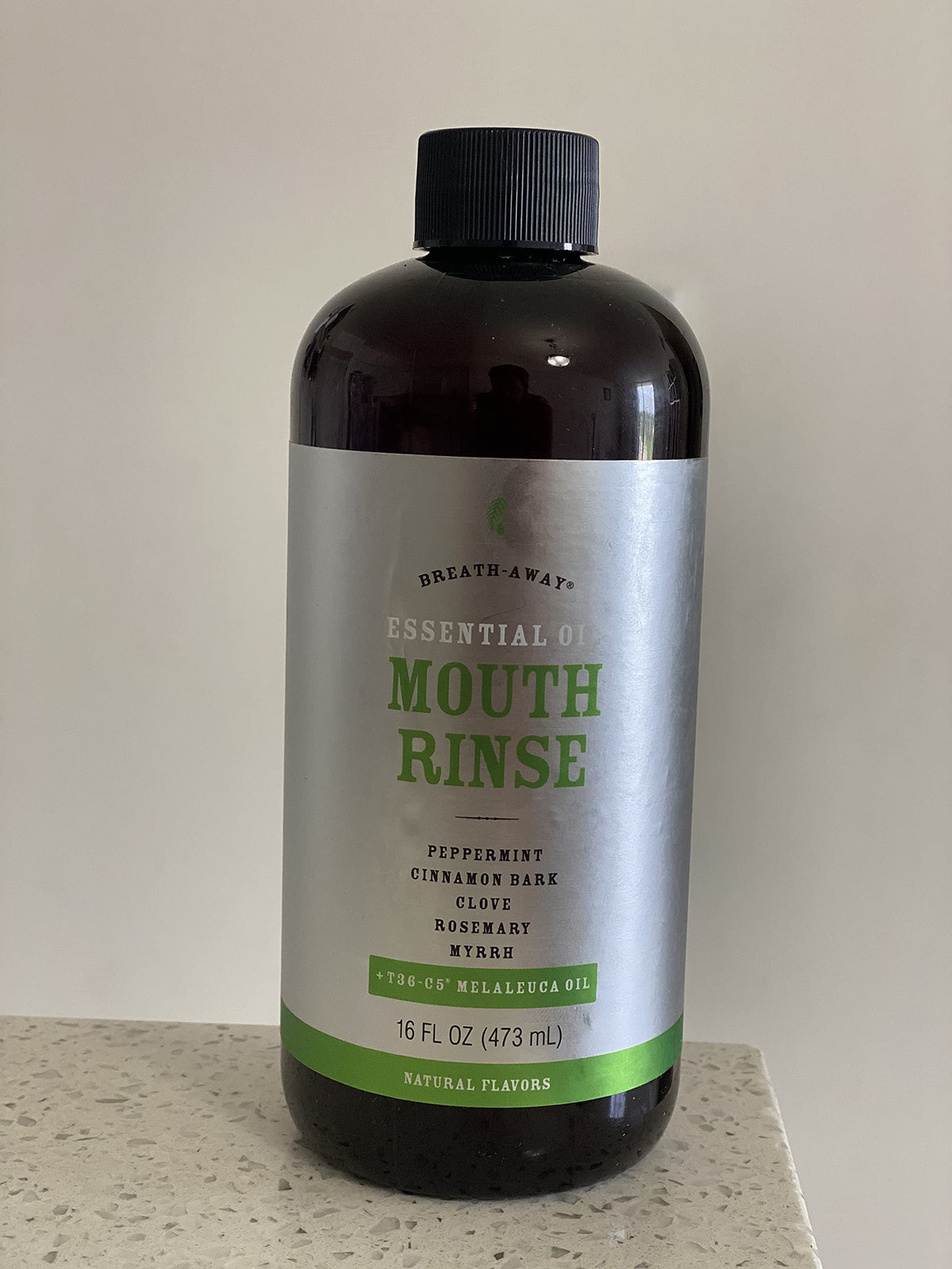Breath-Away Melaleuca: enjuague bucal con frasco vertido, sensación de frescura duradera.