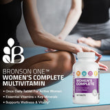 Mujer activa tomando Bronson One para mantener energía.