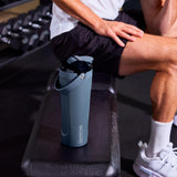 BrüMate MultiShaker aislada BevGuard mantiene la bebida fría por más tiempo.