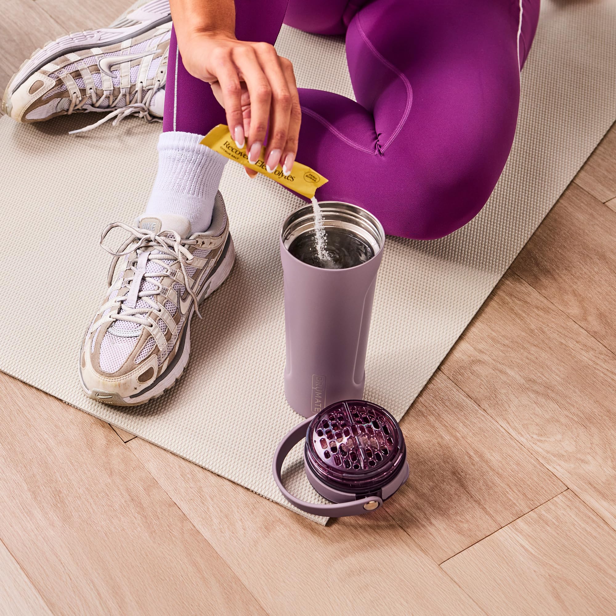 BrüMate MultiShaker de 25 oz para entrenamientos prolongados.