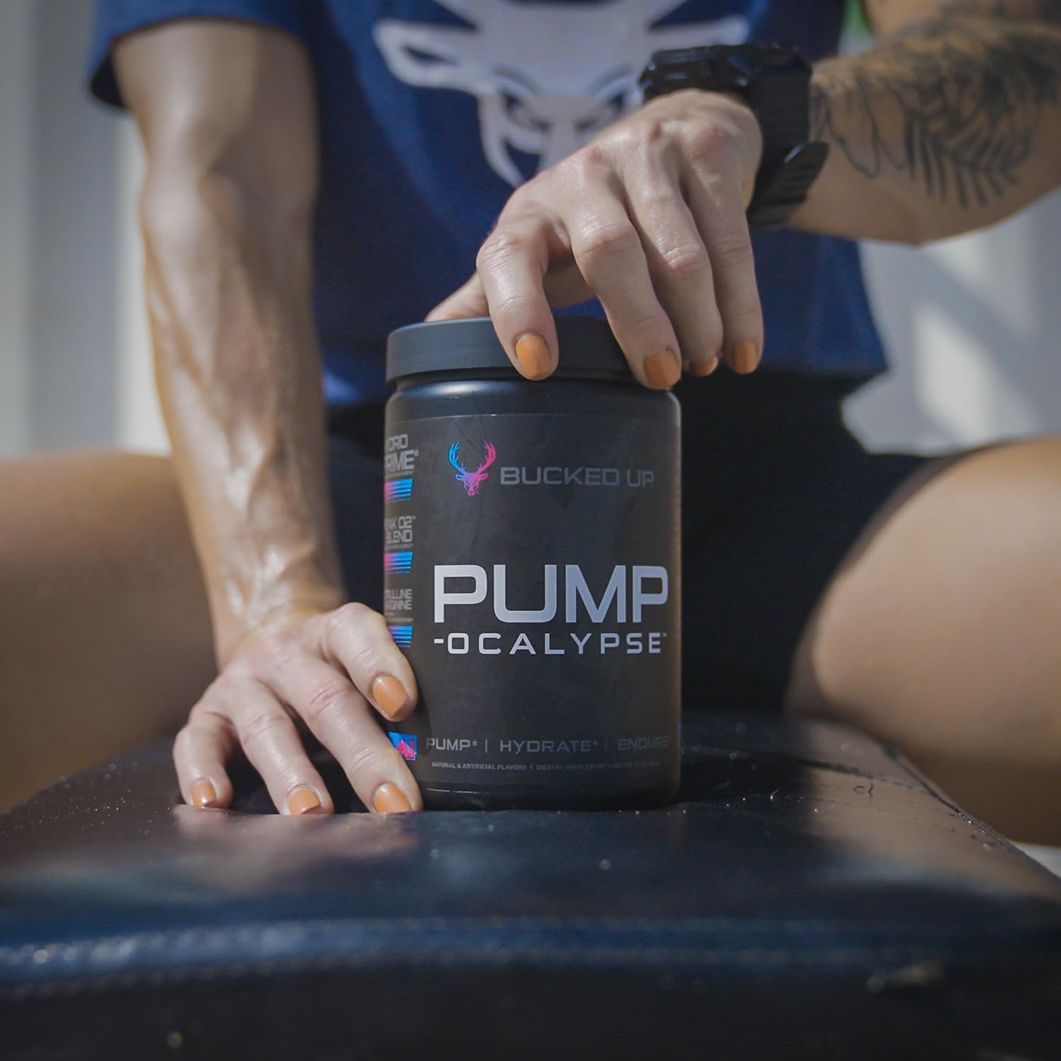 Bucked Up Pump-ocalypse atleta entrenando para mayor resistencia y vascularidad.