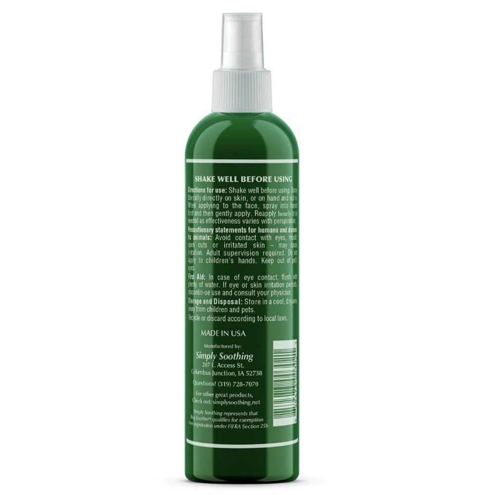 Aplicación de Bug Soother Spray durante actividad exterior segura y cómoda