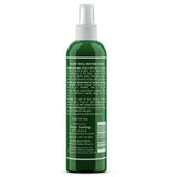 Aplicación de Bug Soother Spray durante actividad exterior segura y cómoda