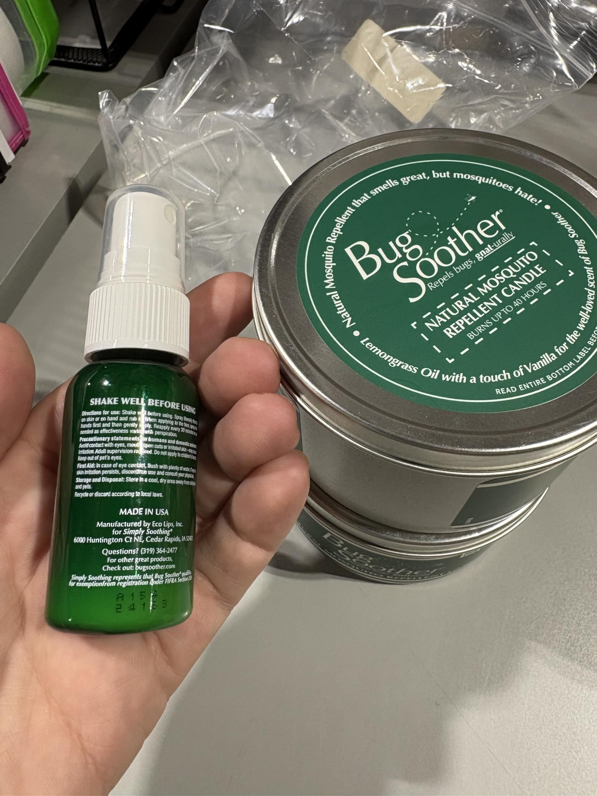 Aroma citronela destacado en vela Bug Soother para exterior.