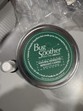 Quema limpia y sin tintes artificiales en vela Bug Soother exterior.