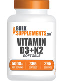 BulkSupplements Vitamina D3 + K2, cápsulas blandas en bote, soporte diario para el bienestar.
