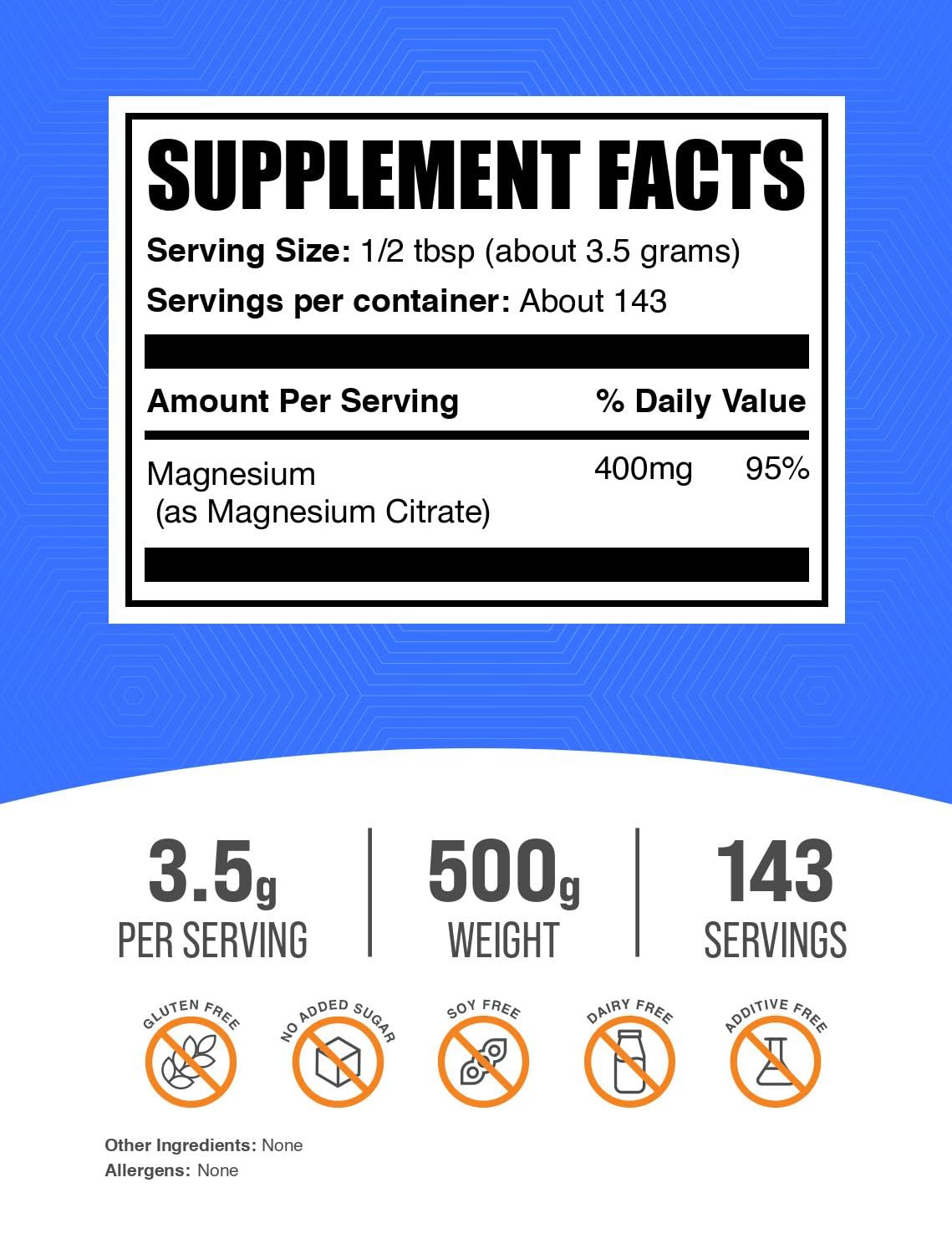 BulkSupplements Magnesium Citrate, polvo vertiéndose en vaso, mejora la energía y el rendimiento.