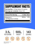 BulkSupplements Magnesium Citrate, polvo vertiéndose en vaso, mejora la energía y el rendimiento.
