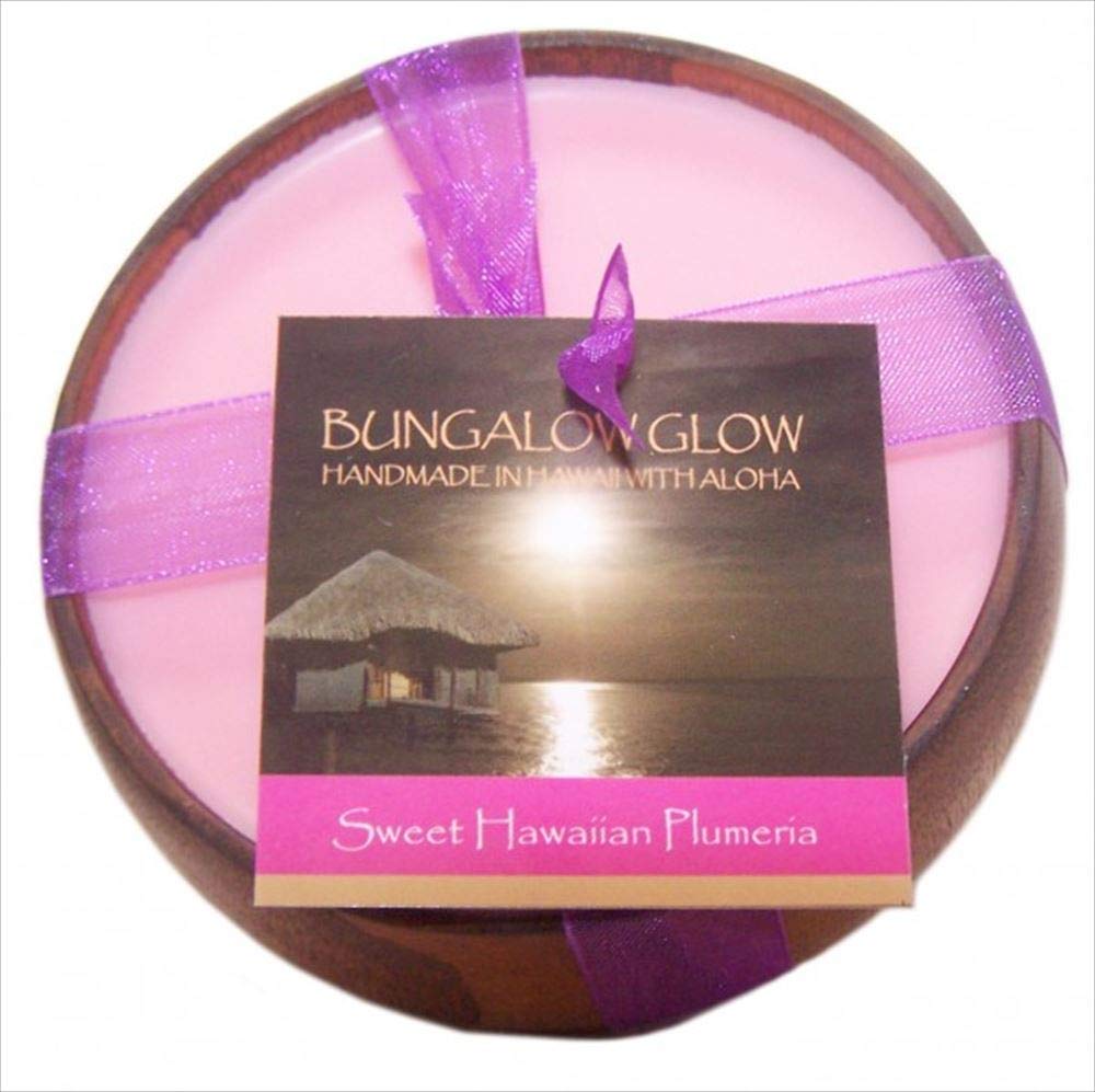 Vela Bungalow Glow de plumería hawaiana dulce para ambientar con aroma tropical.