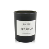 Vela Byredo Casa del Árbol en vaso transparente para sala elegante.