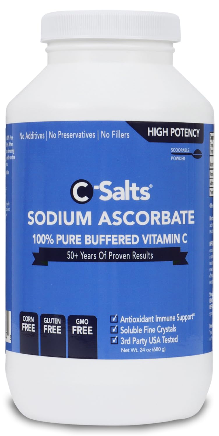 C-Salts Ascorbato de sodio puro vertido en vaso para hidratación suave.