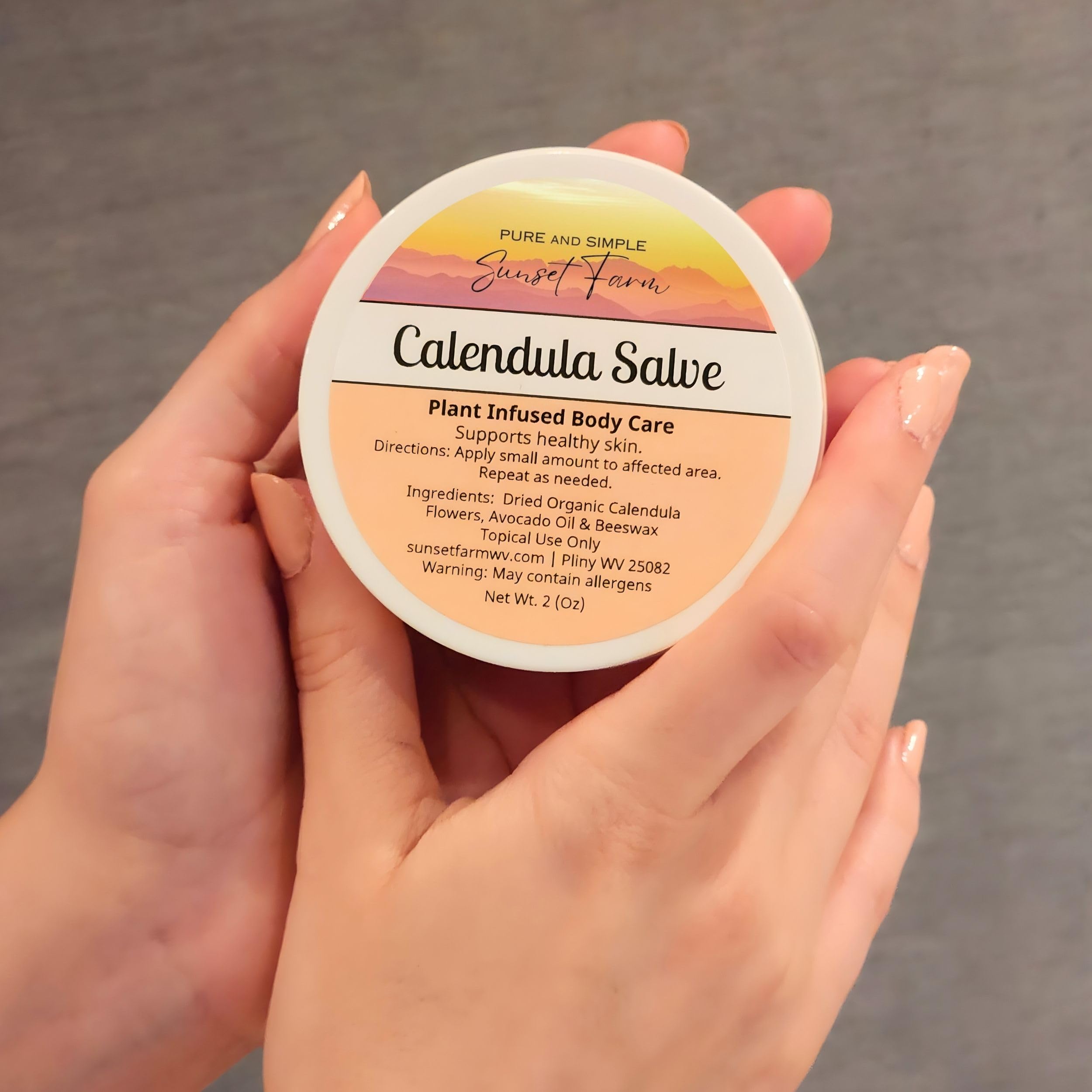 Aplicación suave de Calendula Salve en manos, codos y talones.