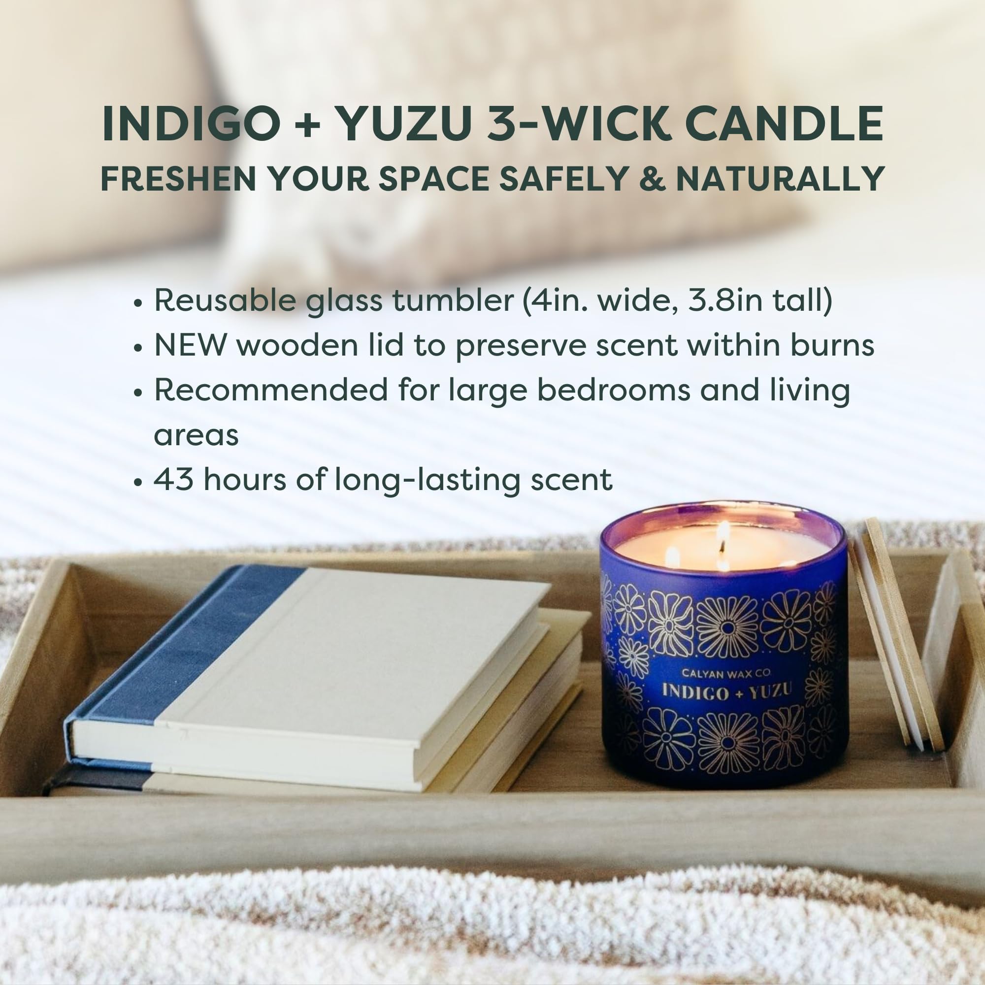 Calyan Wax Co Vela Indigo Yuzu en sala: ambiente elegante