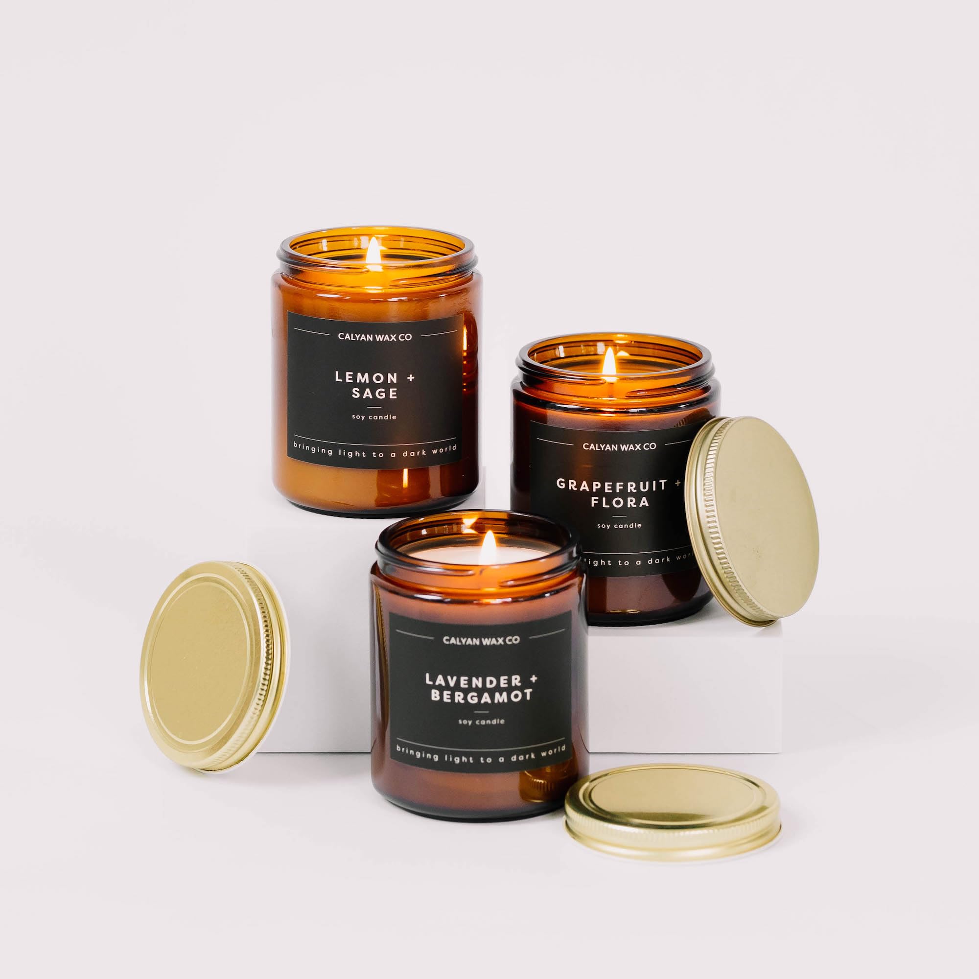 Calyan Wax Co. crea un ambiente limpio y lujoso en casa.