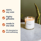 Calyan Wax Co. Aspen y Niebla: aroma lujoso con notas terrosas para salones acogedores.