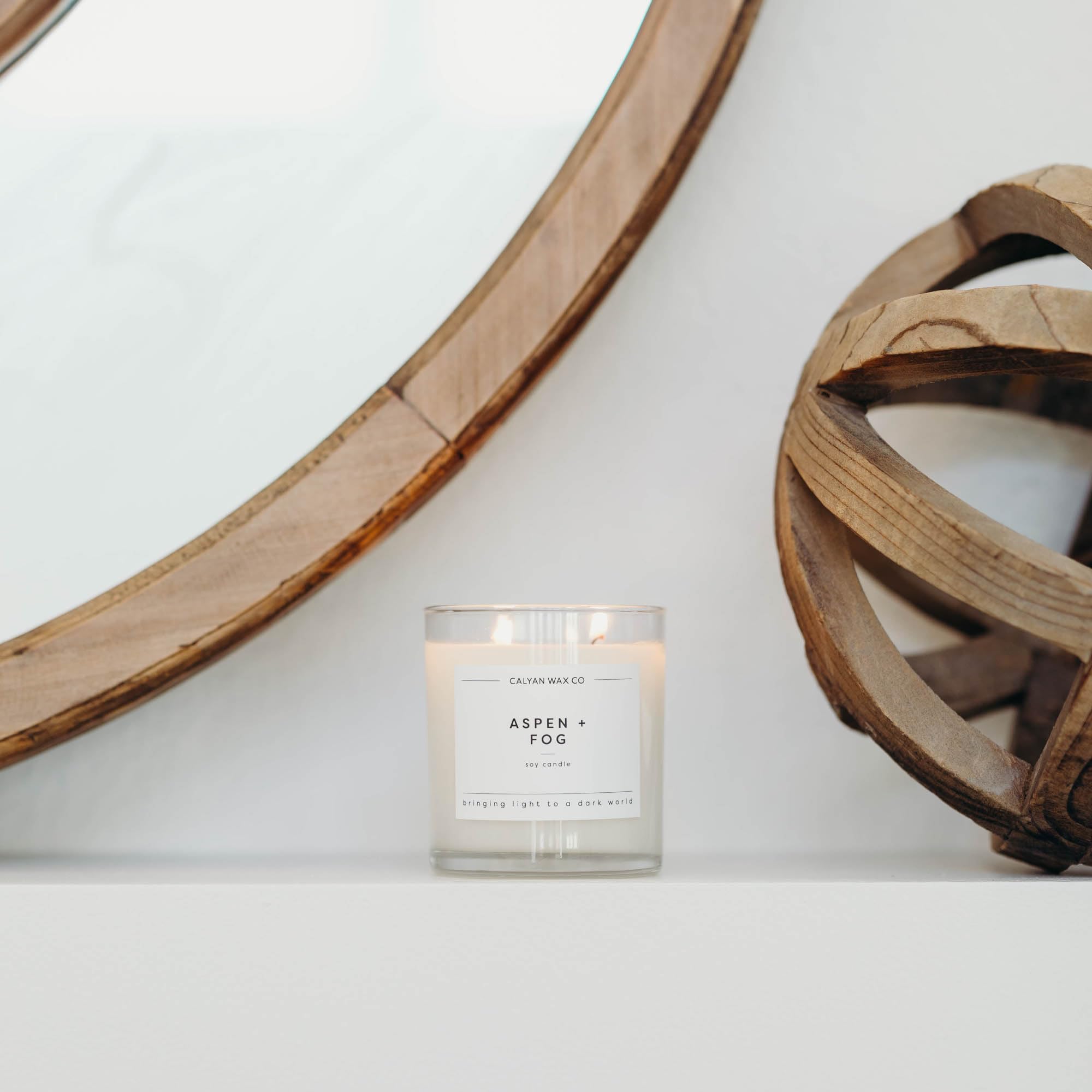 Calyan Wax Co. Aspen y Niebla: regalo ideal que transmite lujo calmante en cualquier espacio.