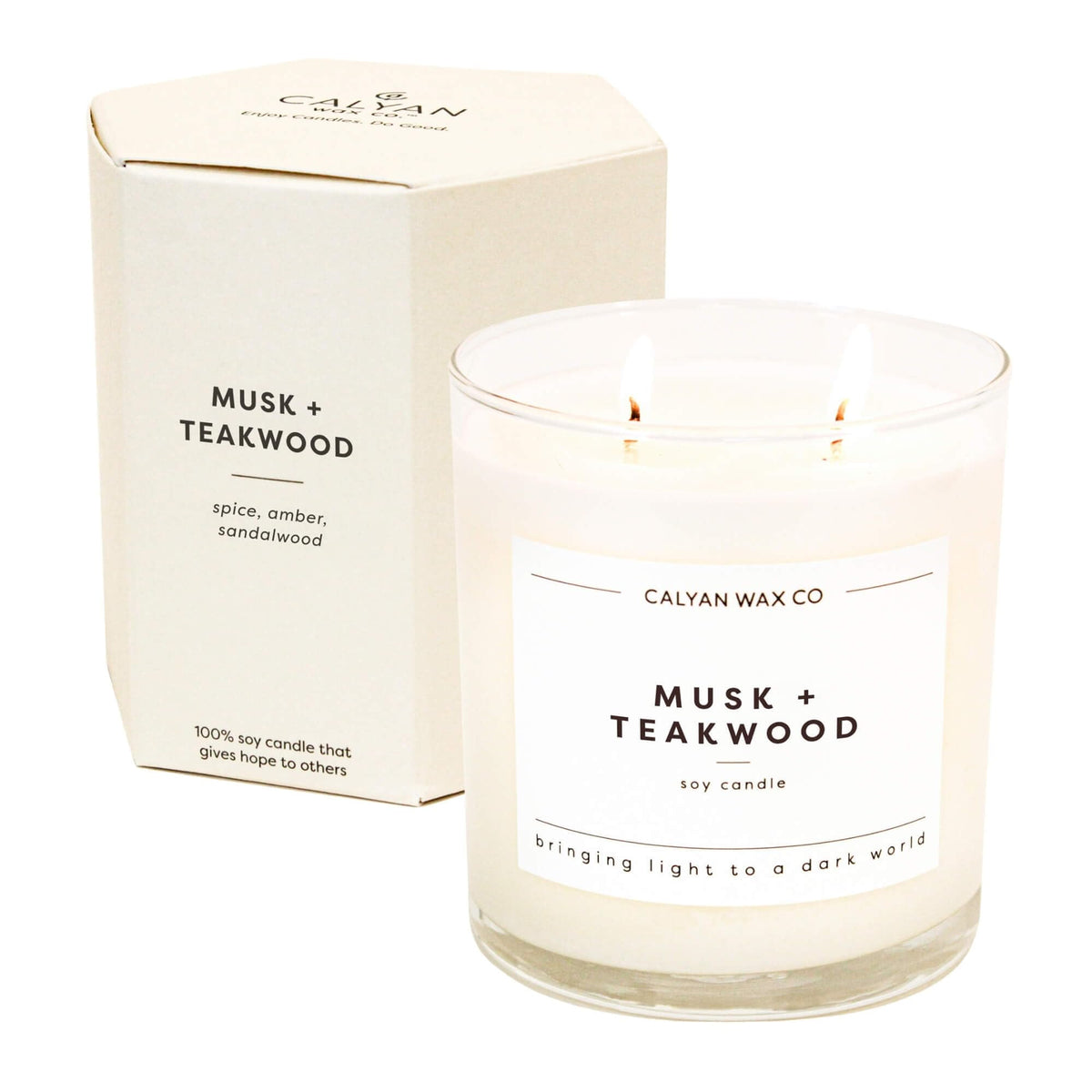 Calyan Wax Co. Musk-Teakwood 2 mechas vela en tarro crea ambiente cálido en la sala.
