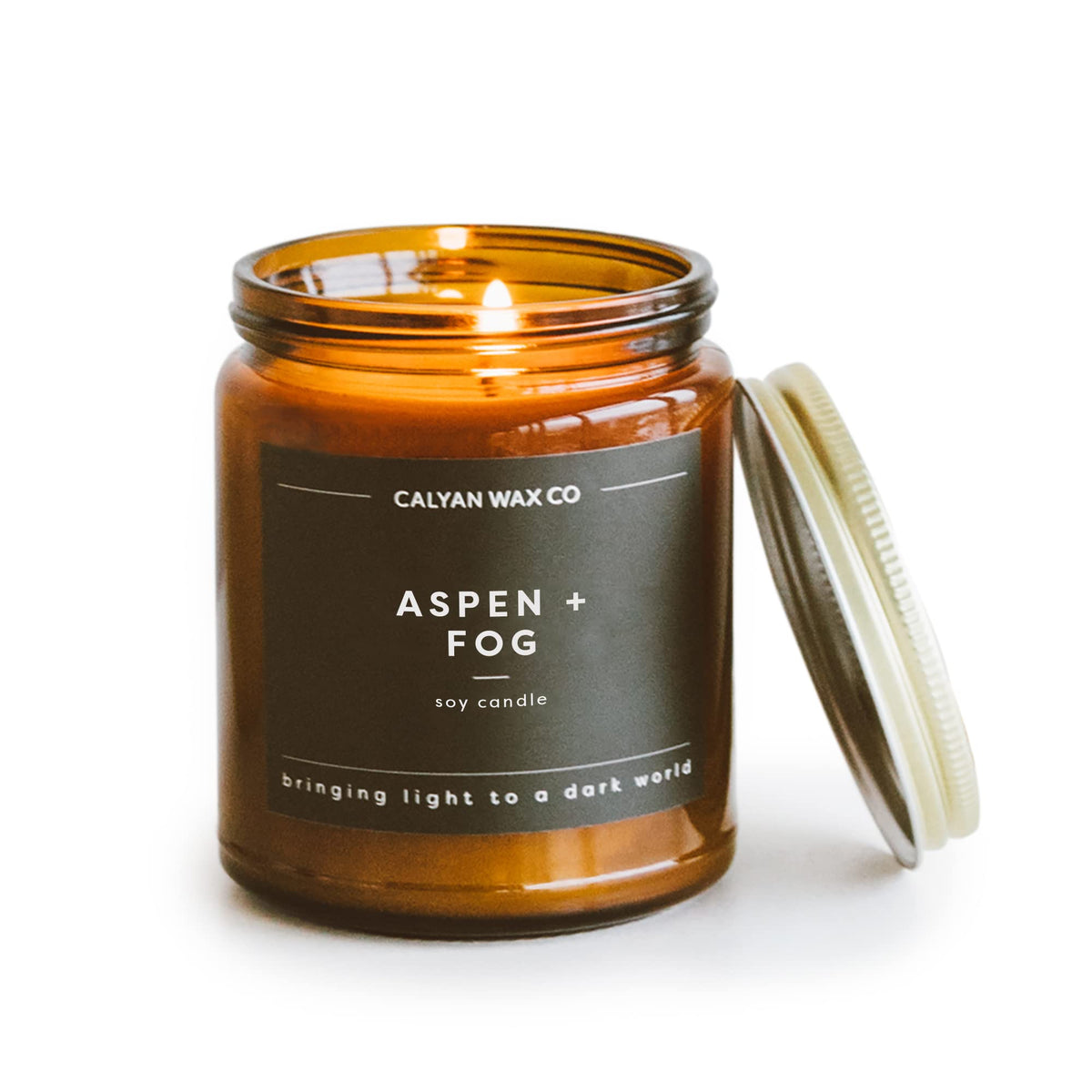 Vela Calyan Wax Co. Aspen y Niebla en frasco ámbar para crear ambiente cálido
