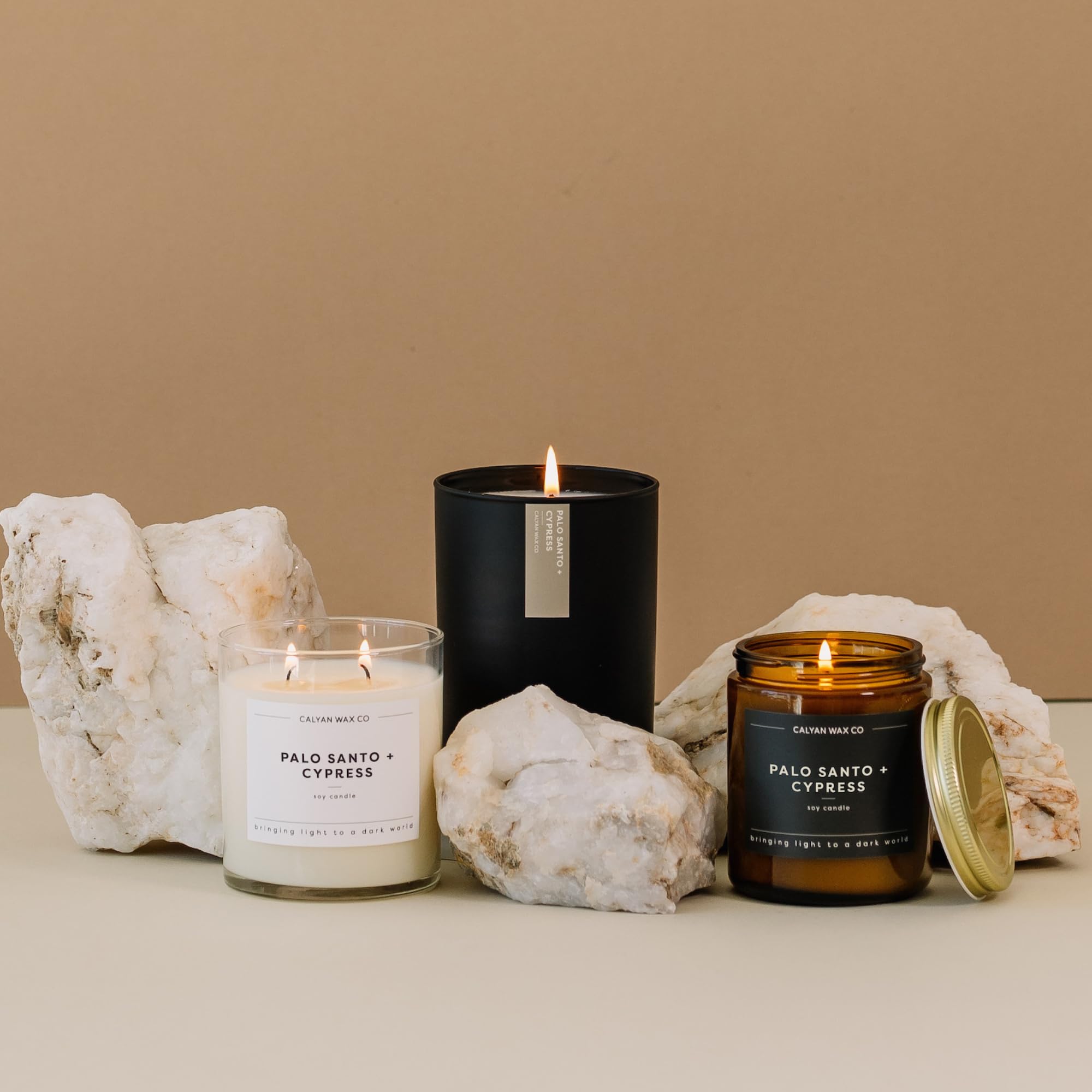 Calyan Wax Co. vela basada en planta con aceites esenciales para aroma puro.