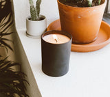 Calyan Wax Co. vela vegana sin crueldad, aroma elegante para recibir invitados.