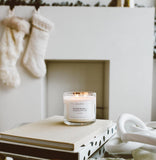 Calyan Wax Co. Evergreen y Eucalipto: diseño sutil que complementa cualquier estilo de sala.