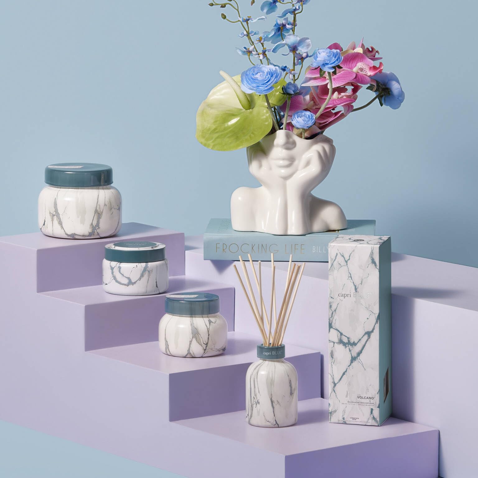 Bote de vidrio Capri Blue Volcano Marble añade elegancia decorativa