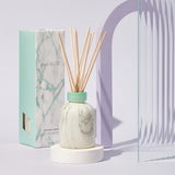 Palitos Capri Blue para difusor, distribuyen aroma suave y duradero.