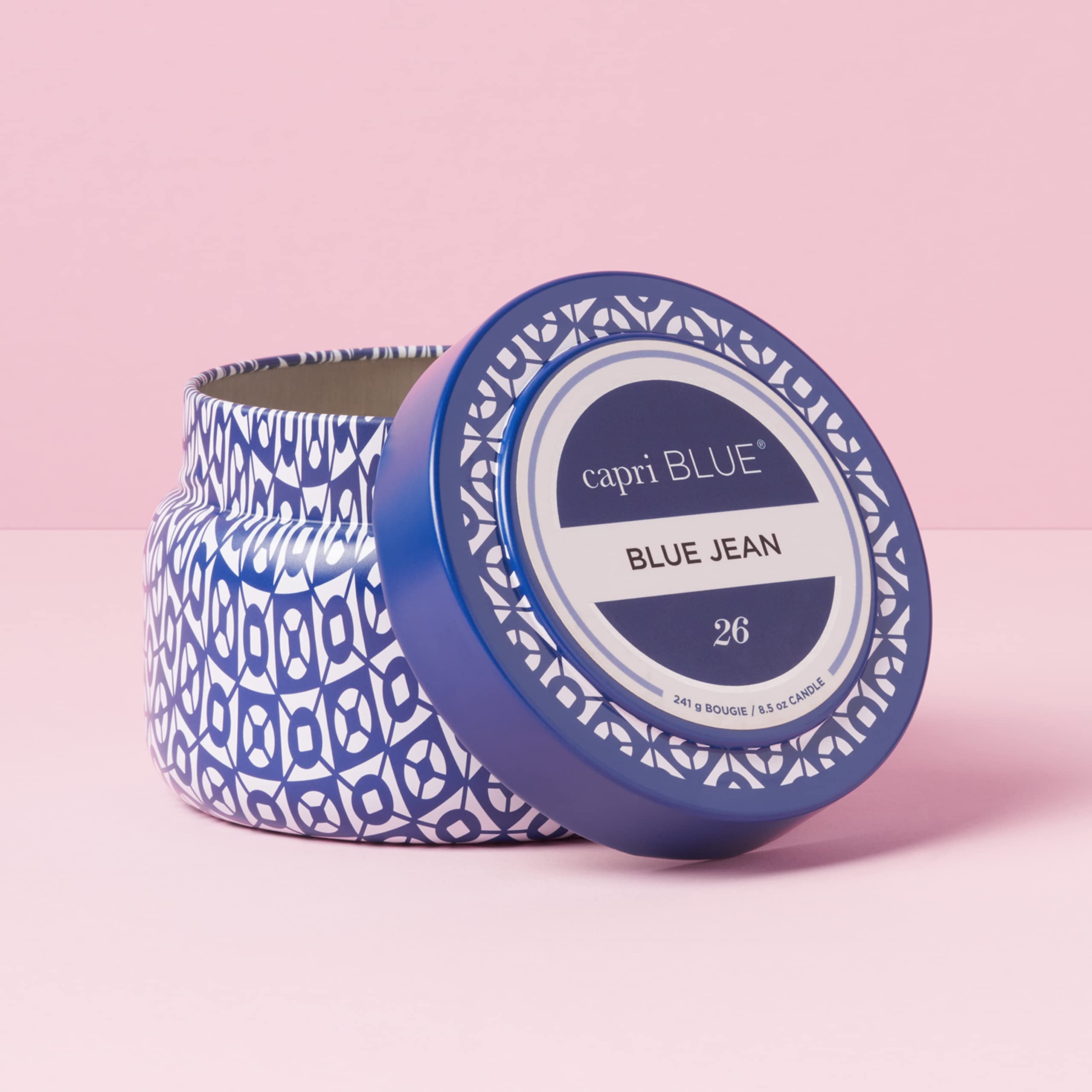 Capri Blue Vela Soya: notas cítricas y almizcle blanco.