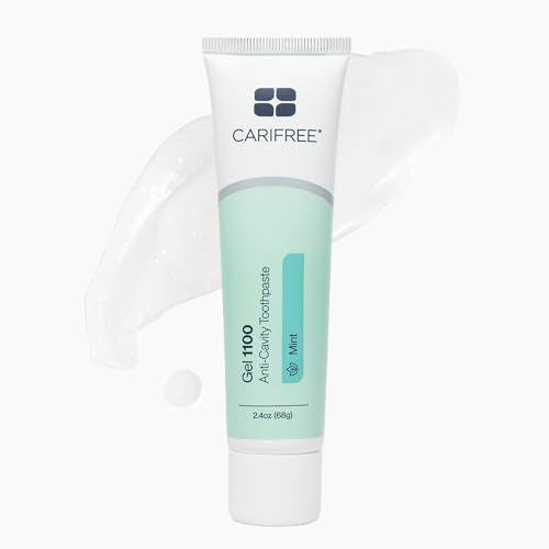 CariFree Gel 1100 Menta: familia sonriente gracias a una higiene bucal confiable.